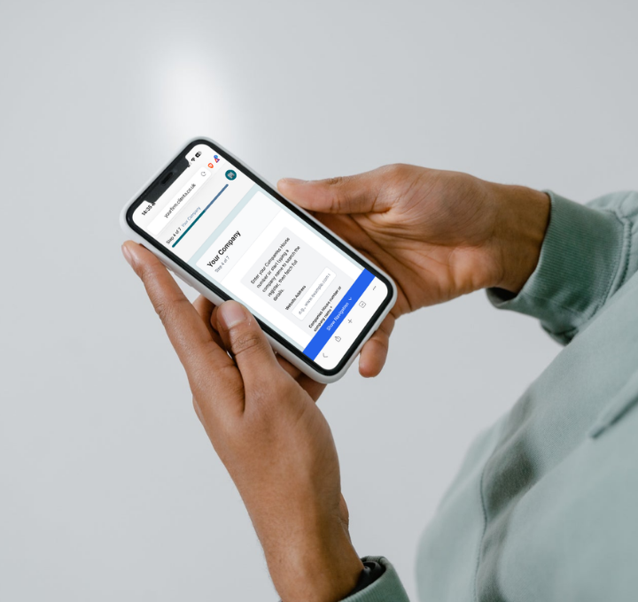 Cliénta onboarding on a phone